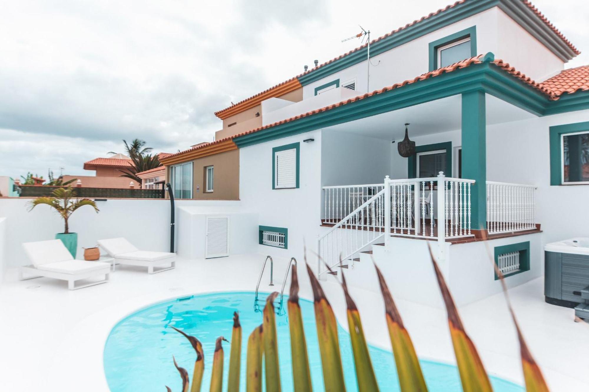 קורלחו Villa Veaco Beach With Jacuzzi And Private Pool מראה חיצוני תמונה